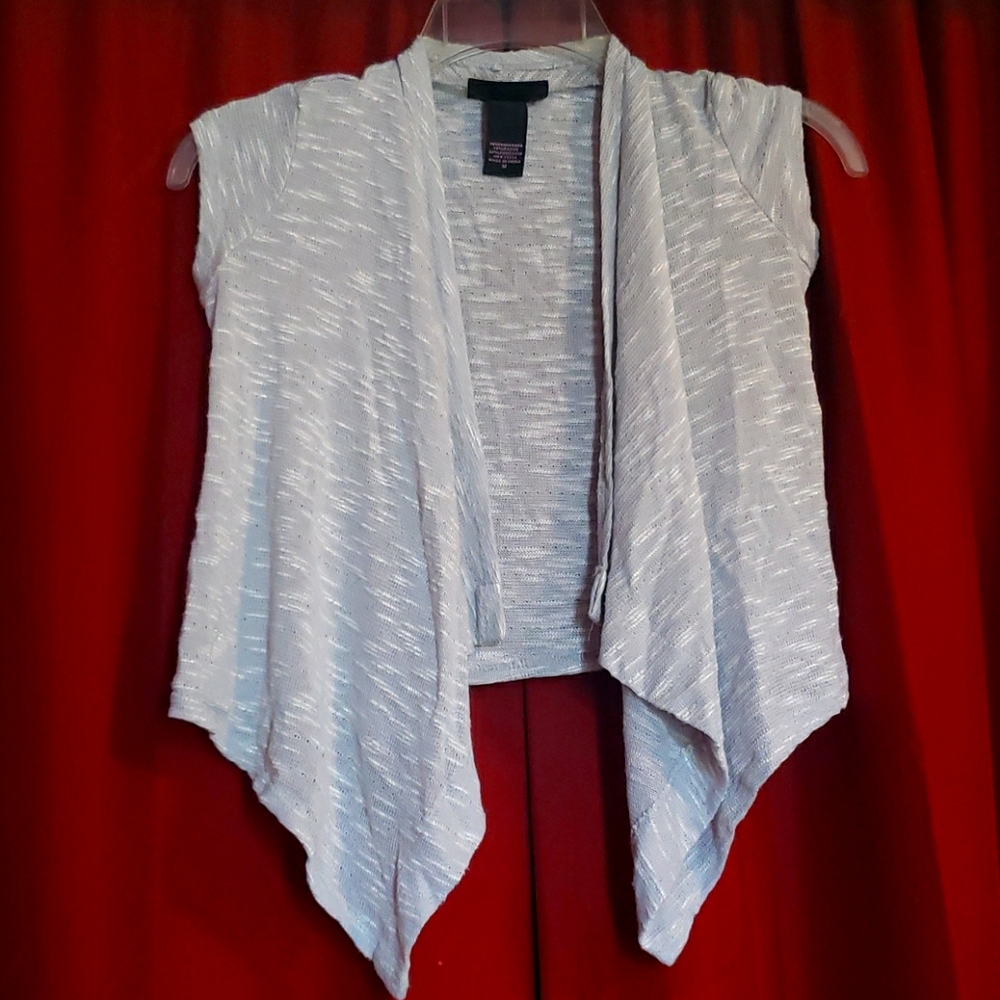 Gray. Short sleeve, girl cardigan